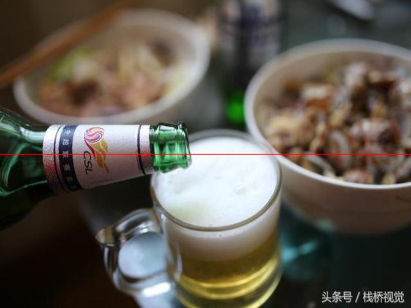 3塊錢的嶗山啤酒青島老百姓喜歡喝，配個(gè)辣蛤蜊拌八帶下酒爽歪歪