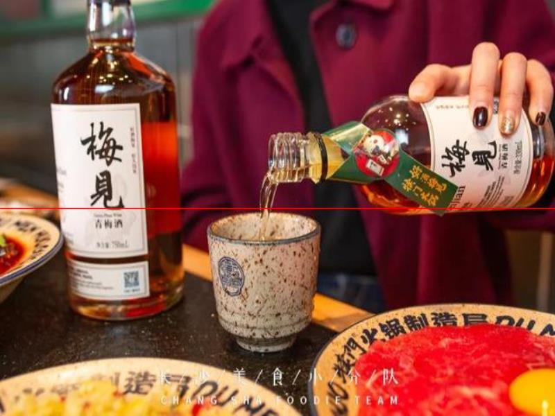 頭部品牌紛紛盯上“火鍋+酒館”，重慶啤酒慌了