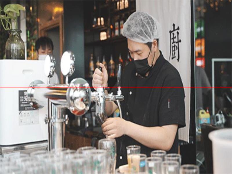 徐州花園式“精釀酒吧餐廳”，白天小資，天一黑就生猛奔放