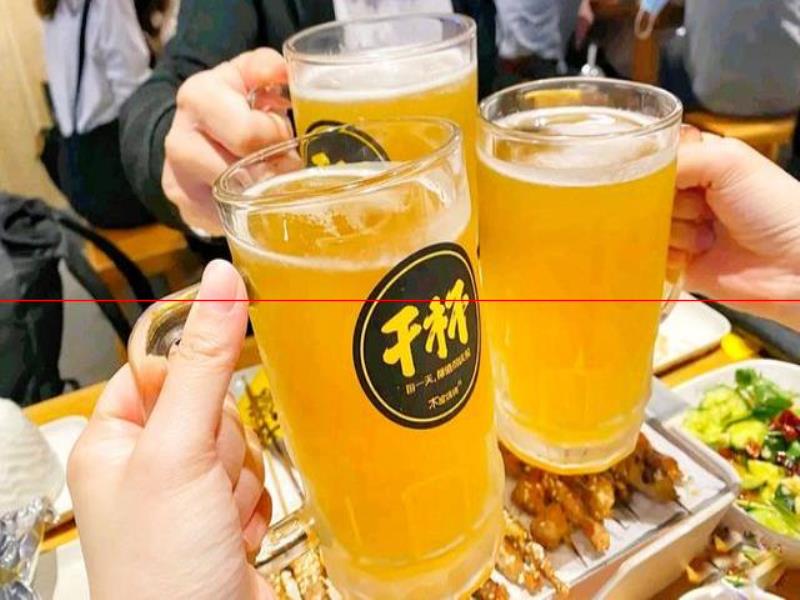 喝啤酒，別錯(cuò)過這5款國產(chǎn)啤酒，都是泡沫豐富不含大米的純糧酒